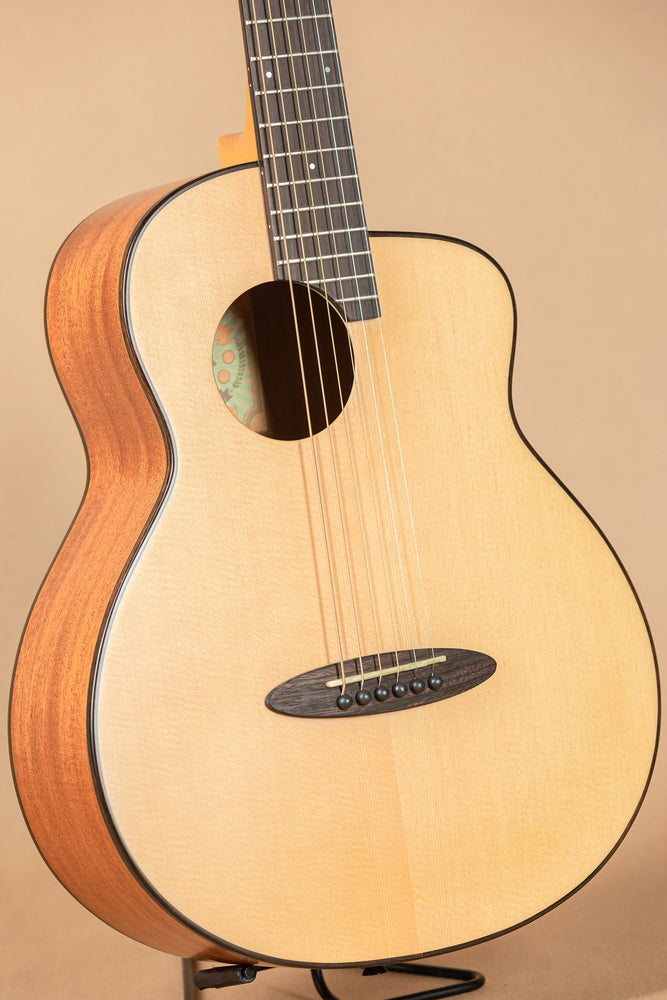 aNueNue M10 Sitka Spruce Mahogany Guitar